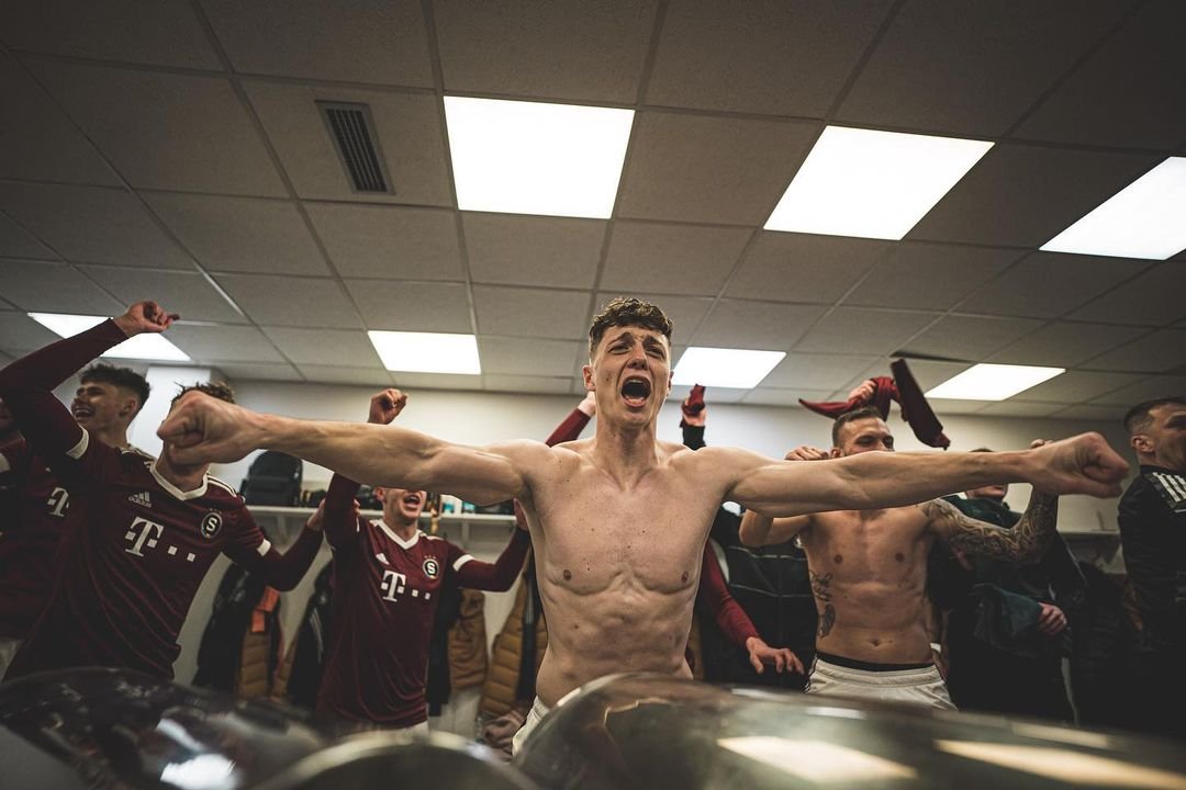 Jak to vypadá v kabině po vyhraném derby?! 

Víc už brzo v Buď v týmu! #acsparta